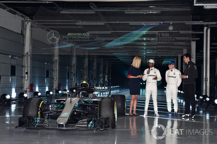 Valtteri Bottas, Mercedes AMG F1, Lewis Hamilton, Mercedes AMG F1, Toto Wolff, Mercedes AMG F1