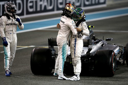 Lewis Hamilton, Mercedes-Benz F1 W08 congratulates and celebrates in parc ferme with Felipe Massa,