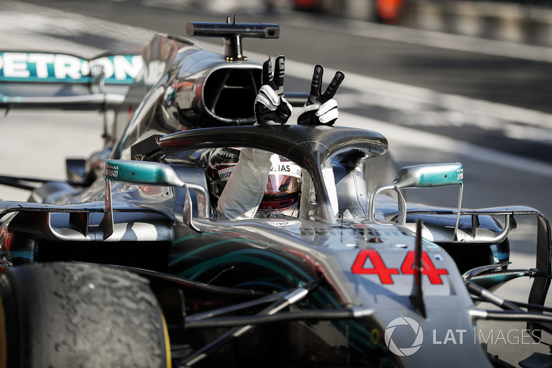 Le vainqueur Lewis Hamilton, Mercedes AMG F1 W09 dans le parc fermé