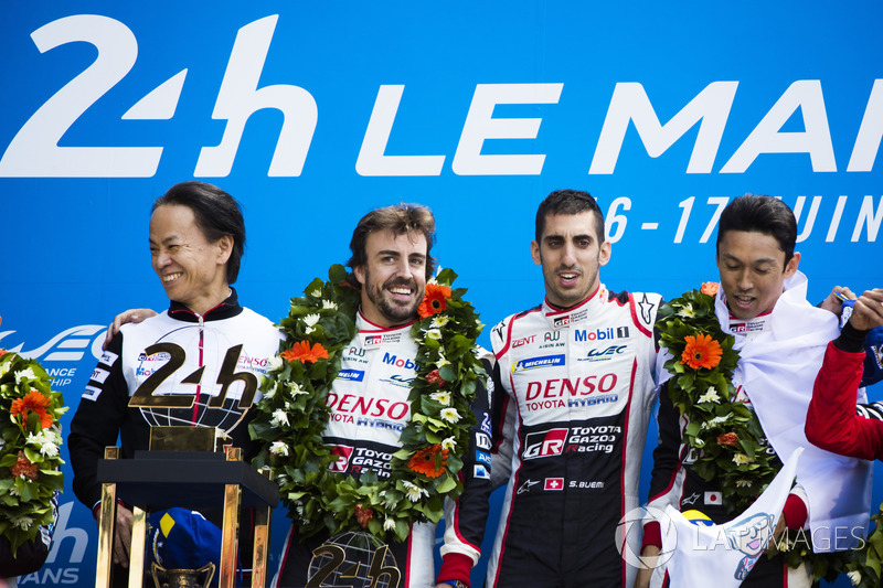 Genel klasman podyum: Yarış galibi Sébastien Buemi, Kazuki Nakajima, Fernando Alonso, Toyota Gazoo Racing, 2. Mike Conway, Kamui Kobayashi, Jose Maria Lopez, 3. Mathias Beche, Gustavo Menezes, Thomas Laurent, Rebellion Racing