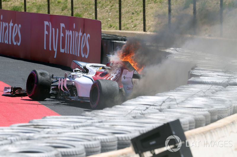 Accident de Marcus Ericsson, Sauber C37, qui prend feu
