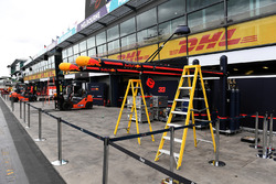 Les préparatifs du garage Red Bull Racing