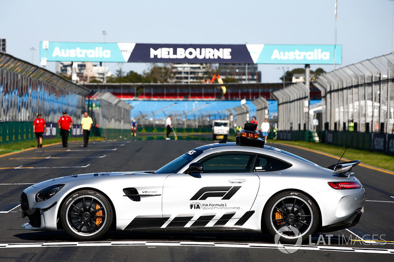 Машина безопасности Mercedes-AMG GT R