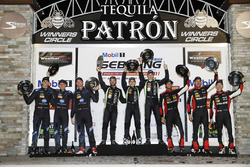 P podium: second place Renger van der Zande, Jordan Taylor, Ryan Hunter-Reay, Wayne Taylor Racing, winners Pipo Derani, Johannes van Overbeek, Nicolas Lapierre, Tequila Patron ESM Nissan, third place Eric Curran, Mike Conway, Felipe Nasr, Action Express Racing