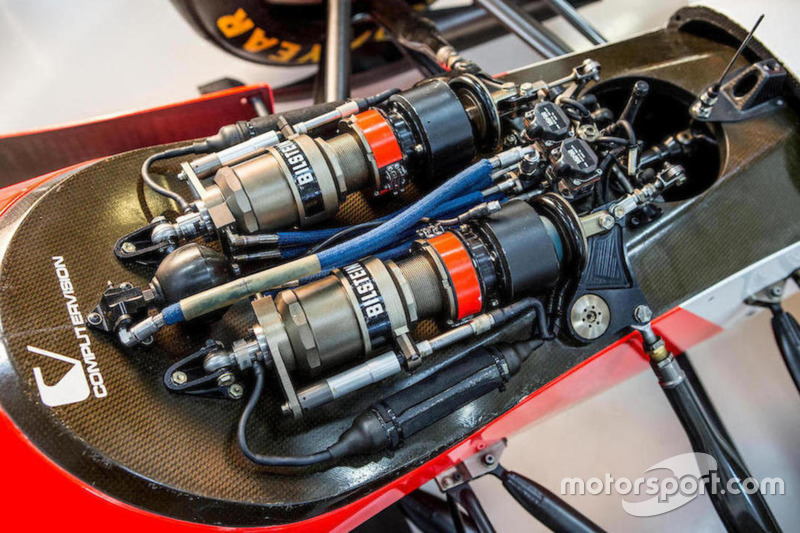 McLaren Cosworth Ford MP4/8A Айртона Сенны 1993 года: передняя подвеска