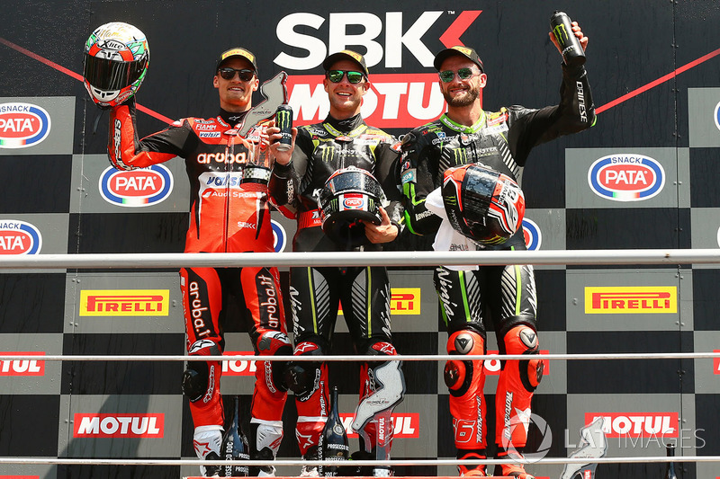 Podio: il vincitore della gara Jonathan Rea, Kawasaki Racing, il secondo classificato Chaz Davies, Aruba.it Racing-Ducati SBK Team, il terzo classificato Tom Sykes, Kawasaki Racing