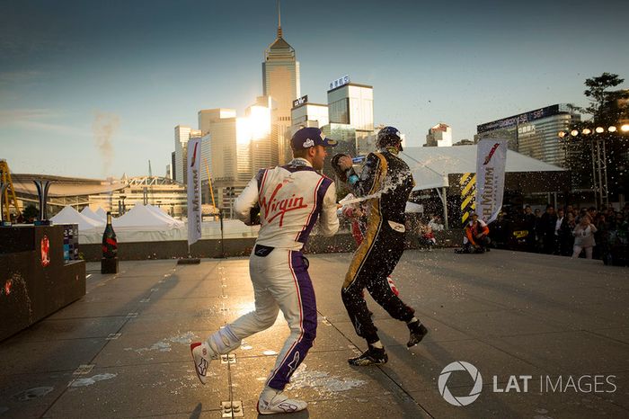 Podio: ganador de la carrera Sam Bird, DS Virgin Racing, segundo lugar Jean-Eric Vergne, Techeetah