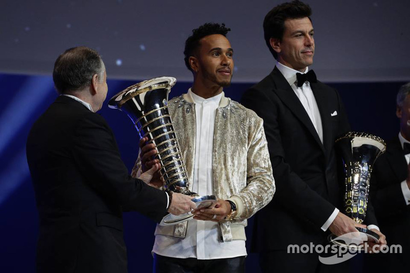 Lewis Hamilton avec Toto Wolff