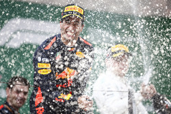 Podio: il vincitore della gara Daniel Ricciardo, Red Bull Racing, il secondo classificato Valtteri Bottas, Mercedes-AMG F1