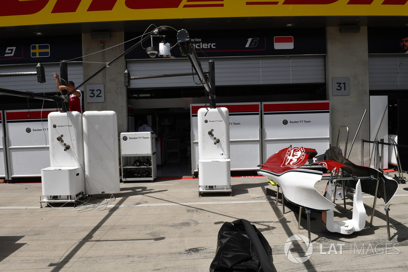 Preparazione del garage Sauber