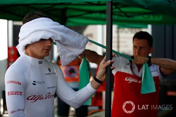 Charles Leclerc, Sauber s'échauffe