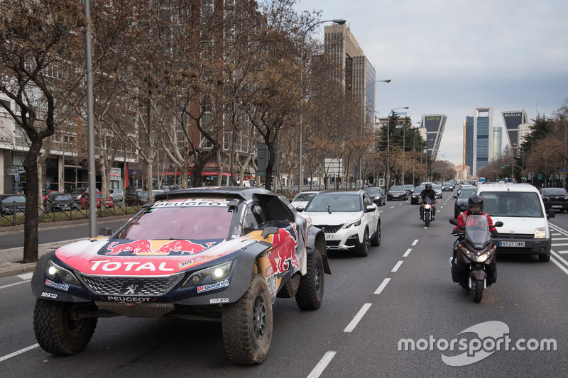 Carlos Sainz, Lucas Cruz, Peugeot Sport in the streets of Madrid