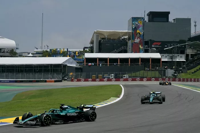 Max Verstappen, Red Bull Racing, Lance Stroll, Aston Martin Racing, Fernando Alonso, Aston Martin Racing
