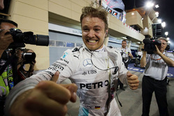 Winnaar Nico Rosberg, Mercedes AMG F1 Team viert in parc ferme