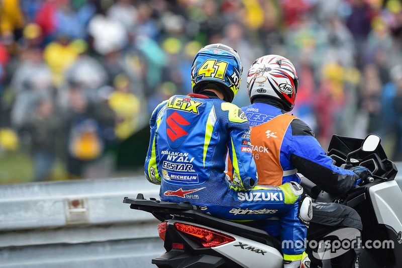 Aleix Espargaro, Team Suzuki MotoGP sullo scooter