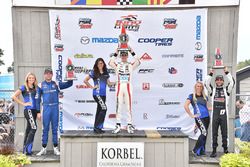 Podio: ganador de la carrera Santiago Urrutia, Schmidt Peterson Motorsports, Dean Stoneman, Andretti