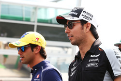 Sergio Perez, Sahara Force India F1; Felipe Nasr, Sauber F1 Team, bei der Fahrerparade