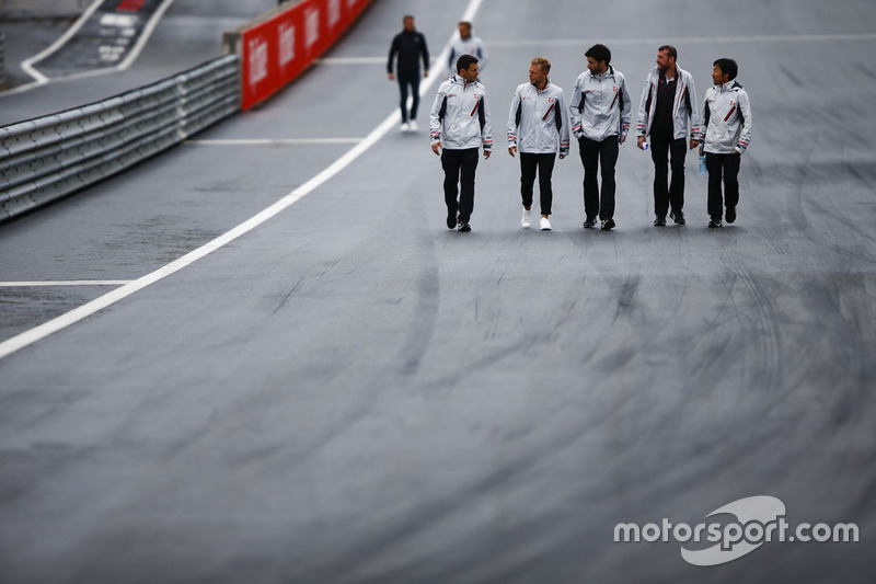 Kevin Magnussen, Haas F1 Team, walks the circuit alongside colleagues