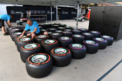 Mercedes AMG F1 mechanics and Pirelli tyres