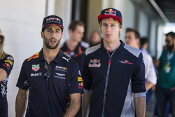 Daniel Ricciardo, Red Bull Racing et Brendon Hartley, Scuderia Toro Rosso lors de la parade des pilotes