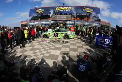 Yarış galibi Kyle Busch, Joe Gibbs Racing, Toyota Camry Interstate Batteries
