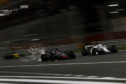 Kevin Magnussen, Haas F1 Team VF-18 et Marcus Ericsson, Sauber C37
