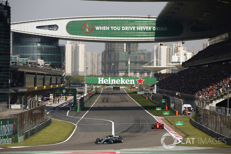 Valtteri Bottas, Mercedes AMG F1 W09, leads Sebastian Vettel, Ferrari SF71H