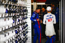Pierre Gasly, Toro Rosso, prepares for the race with colleagues