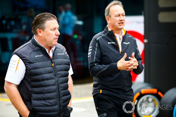 Zak Brown, Director Ejecutivo, McLaren Technology Group, y Jonathan Neale, Director Ejecutivo, McLaren