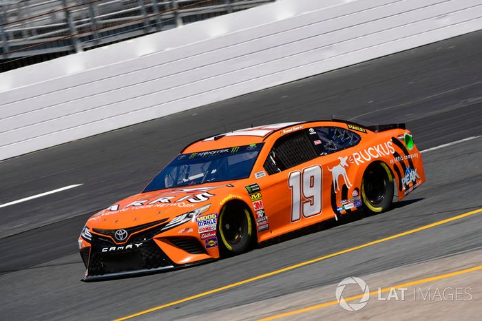 Daniel Suarez, Joe Gibbs Racing, Toyota Camry ARRIS