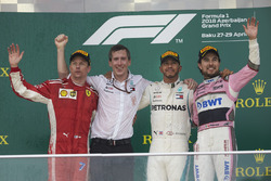 Podyum: 2. Kimi Raikkonen, Ferrari, yarış galibi Lewis Hamilton, Mercedes AMG F1, 3. Sergio Perez, Force India