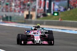 Sergio Perez, Force India VJM11, Valtteri Bottas, Mercedes AMG F1 W09