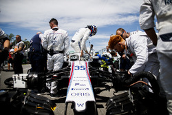 Sergey Sirotkin, Williams Racing, arriveert op de grid