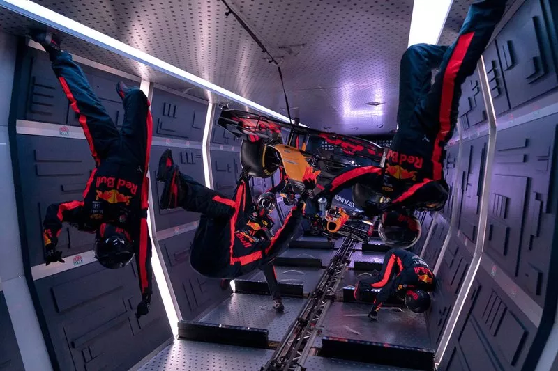 Red Bull Zero-G pit stop 