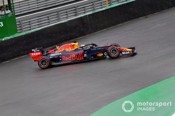 Max Verstappen, Red Bull Racing RB15, recupera da un testacoda