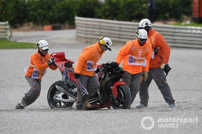Andrea Iannone, Aprilia Racing Team Gresini moto chocada