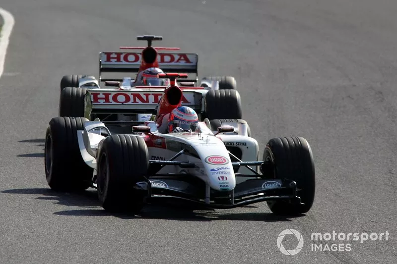 Jenson Button et Takuma Sato en piste