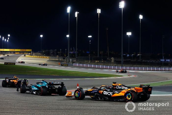 Lando Norris, McLaren MCL38, Fernando Alonso, Aston Martin AMR24, Oscar Piastri, McLaren MCL38
