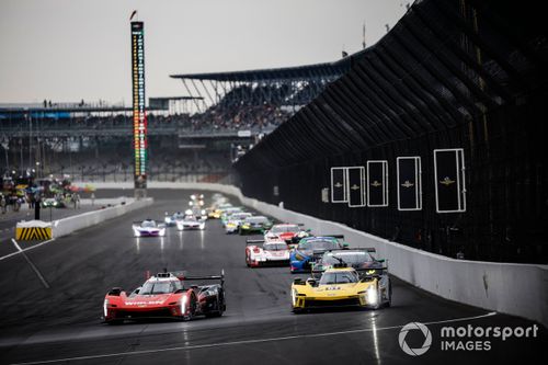#31 Action Express Racing Cadillac V-Series.R: Pipo Derani, Jack Aitken, Tom Blomqvist, #01 Cadillac Chip Ganassi Racing Cadillac V-Series.R: Renger van der Zande, Sebastien Bourdais