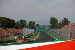 Lando Norris, McLaren MCL38 Oscar Piastri, McLaren MCL38 