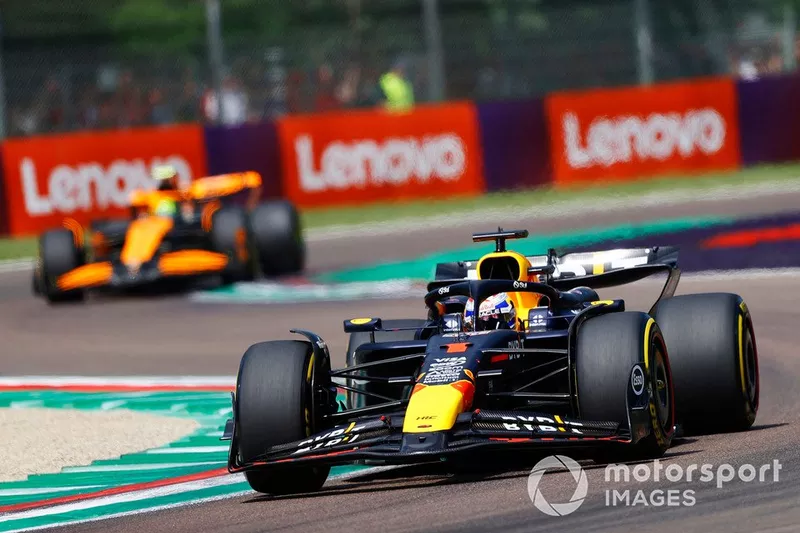 Max Verstappen, Red Bull Racing RB20, Lando Norris, McLaren MCL38