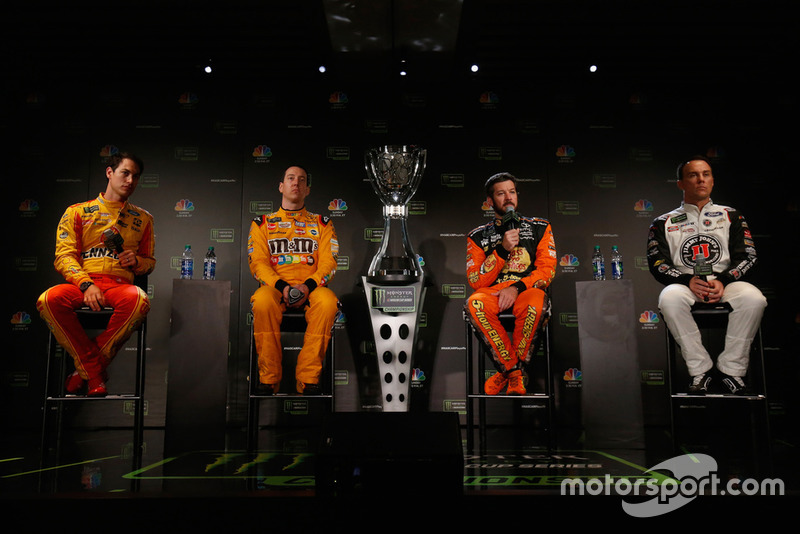 (Da sinistra a destra): Joey Logano, Kyle Busch, Martin Truex JR, Kevin Harvick