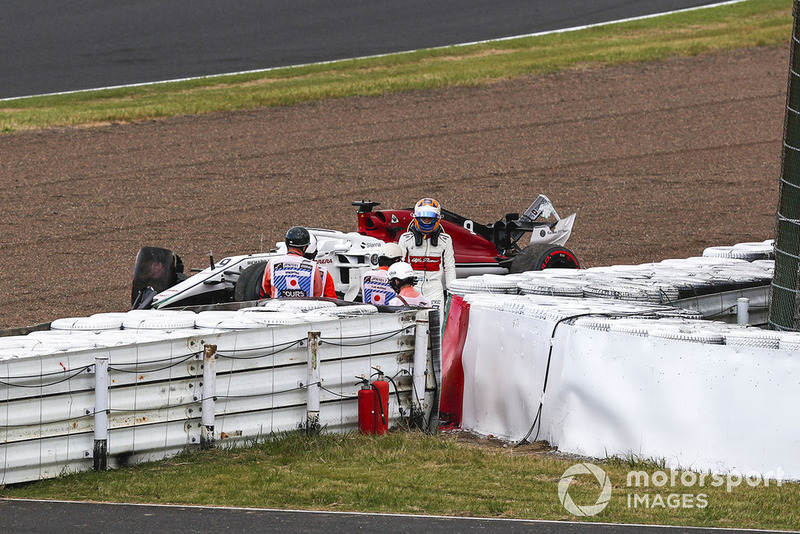 Marcus Ericsson, Sauber after crashing in Q1