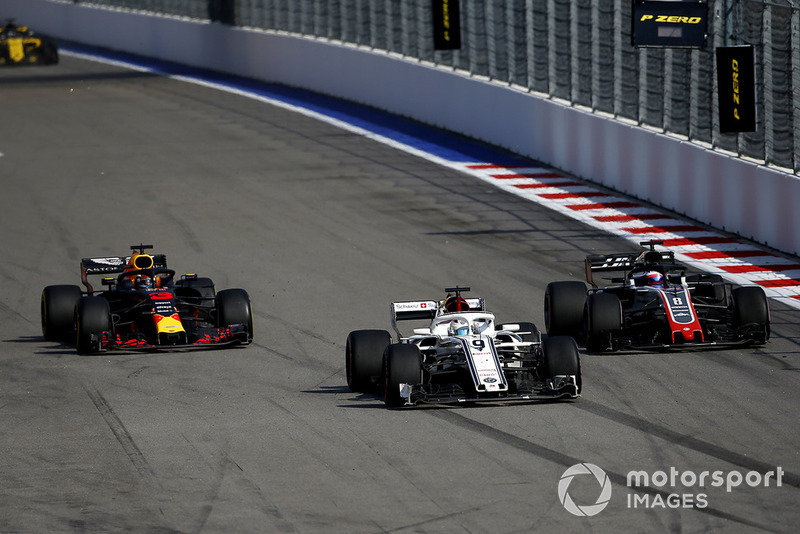 Marcus Ericsson, Sauber C37, Romain Grosjean, Haas F1 Team VF-18 ve Daniel Ricciardo, Red Bull Racing RB14