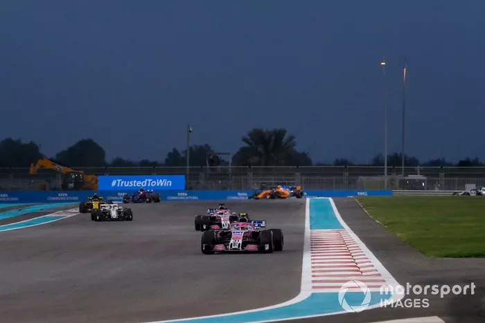Esteban Ocon, Racing Point Force India VJM11, Sergio Perez, Racing Point Force India VJM11 y Marcus Ericsson, Sauber C37 