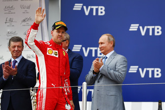 Le troisième, Sebastian Vettel, Ferrari, sur le podium