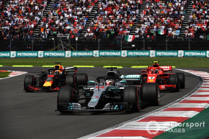 Lewis Hamilton, Mercedes-AMG F1 W09, Kimi Raikkonen, Ferrari SF71H y Daniel Ricciardo, Red Bull Racing RB14 