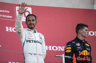 Lewis Hamilton, Mercedes AMG F1 e Max Verstappen, Red Bull Racing RB14, festeggiano sul podio