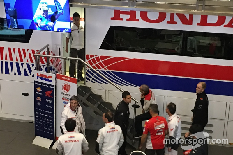 Une réunion de membres du HRC pendant l'arrivée de Jorge Lorenzo chez Honda