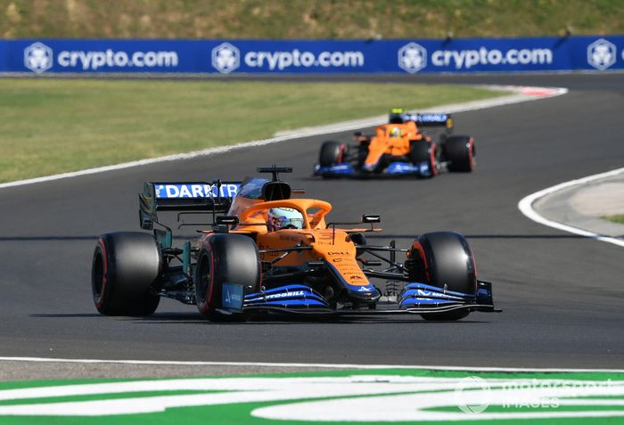 Daniel Ricciardo, McLaren MCL35M, Lando Norris, McLaren MCL35M